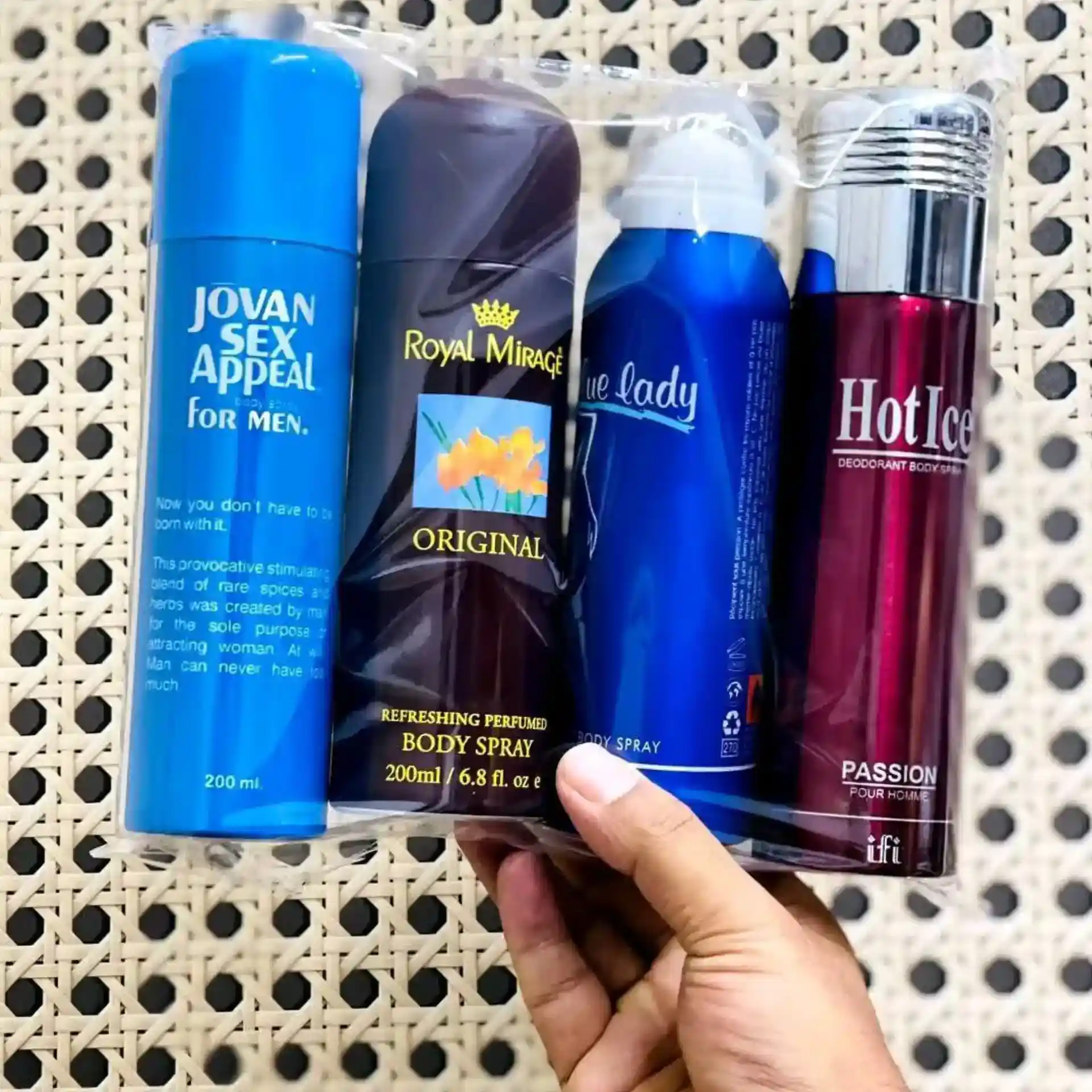 4pcs Premium Perfume Combo(200 ml per Bottle)এখনই অর্ডার করলে পাবেন (ডেলিভারি চার্জ ফ্রী সীমিত সময়ের জন্য)
